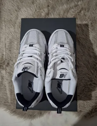 Zapatillas New Balance 530 Plata y Blanco