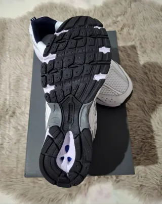 Zapatillas New Balance 530 Plata y Blanco