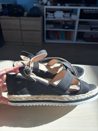 Sandalias de cuña negras