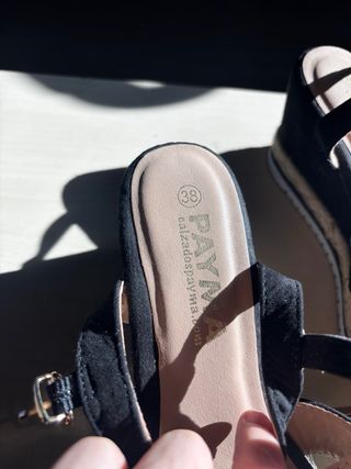 Sandalias de cuña negras