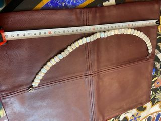 Collar de perlas blancas ,cierre de plata.