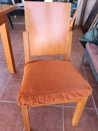 Mesa y sillas de comedor