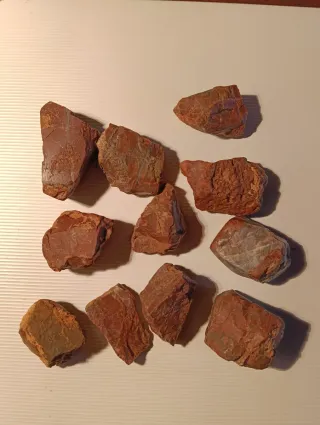 Lotto di minerali di diaspro rosso e nero