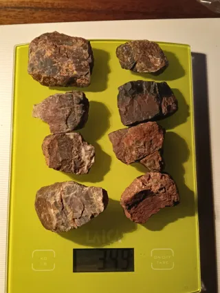 Lotto di minerali di diaspro rosso e nero