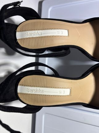 Sandalias Bershka plataforma negras T37