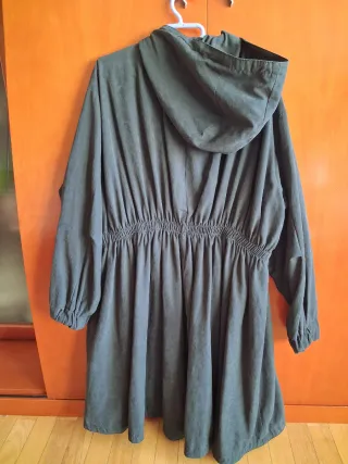 Gabardina gris oscuro