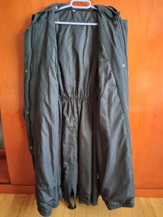 Gabardina gris oscuro