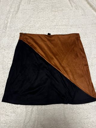 Falda midi marrón y negra