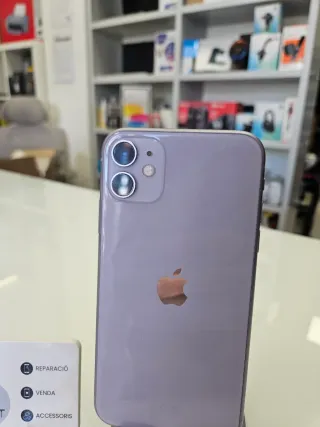 iPhone 11 64GB Morado (Como Nuevo)