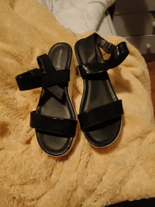 Sandalias Mustang Cuña Negras Talla 39