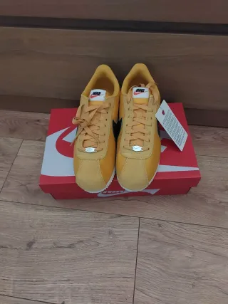 Nike Cortez Amarillas y Verdes