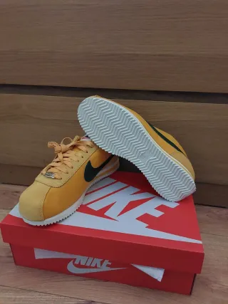 Nike Cortez Amarillas y Verdes