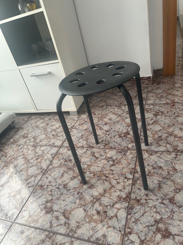 Taburete negro metálico
