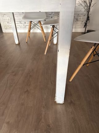 Mesa de comedor de madera