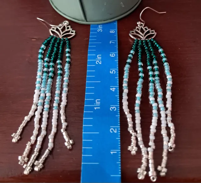 Pendientes hechos a mano con flor de loto