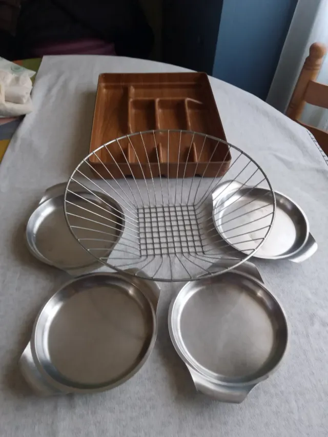 Set da cucina: posa-posate, fruttaio e vassoi