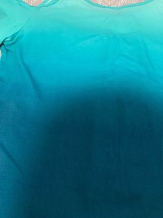 Camiseta SHEIN con hombros descubiertos