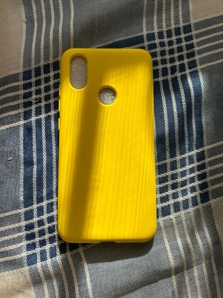 Funda móvil amarilla