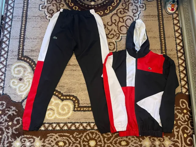 Chándal Lacoste Negro, Rojo y Blanco