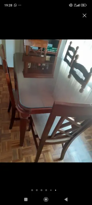 Tavolo da pranzo in legno massello, estensibile. Sconto