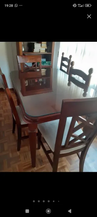 Tavolo da pranzo in legno massello, estensibile. Sconto