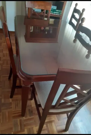 Tavolo da pranzo in legno massello, estensibile. Sconto