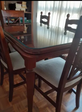 Tavolo da pranzo in legno massello, estensibile. Sconto