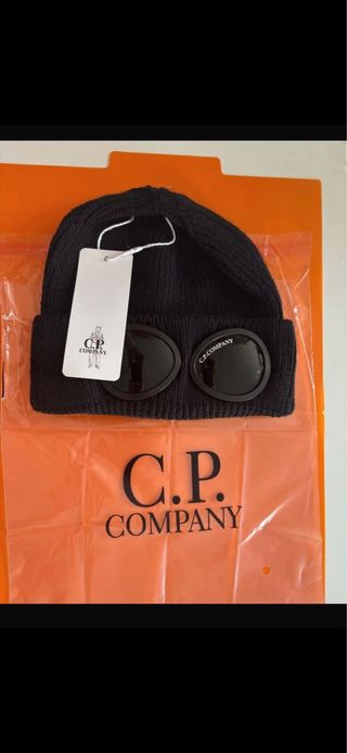 Cappellino CP Company nero con lente