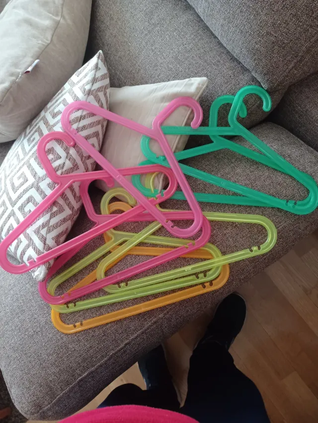 Pack 8 Perchas Infantiles Plástico varios colores