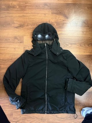 Chaqueta C.P. Company Negra con Gafas