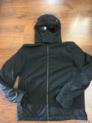 Chaqueta C.P. Company Negra con Gafas