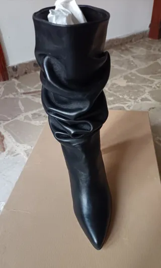 Stivali in pelle tacco alto nuovi