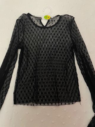 Camiseta negra de encaje