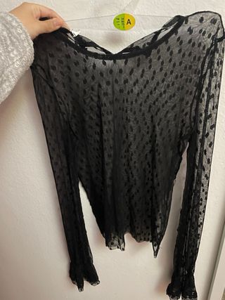 Camiseta negra de encaje