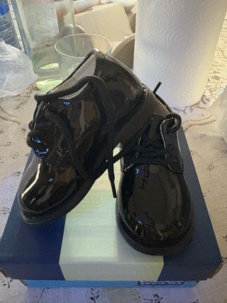 Scarpe eleganti lucide nere bimbo/a taglia 21