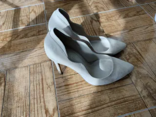 Stilettos ante beige Bershka