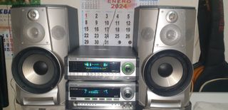 Combo Aiwa XR-AVH1200 + Sony SS-W777G