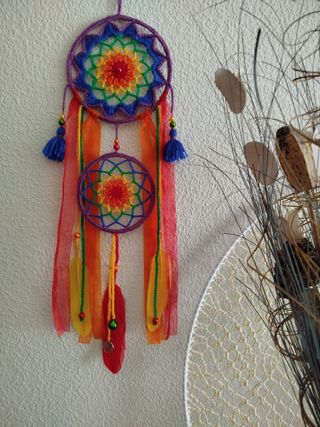 Atrapasueños mediano "bandera arcoíris" 16 x 58 cm