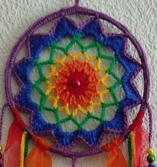 Atrapasueños mediano "bandera arcoíris" 16 x 58 cm