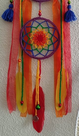 Atrapasueños mediano "bandera arcoíris" 16 x 58 cm