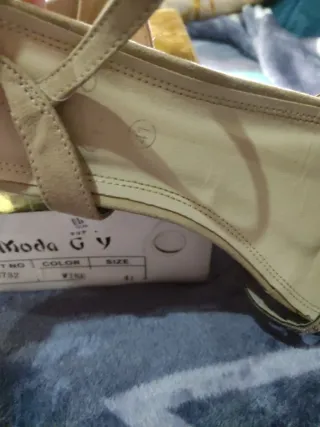 Sandalias mujer verano beige y doradas vestir