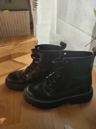 Botas negras estilo Dr. Martens