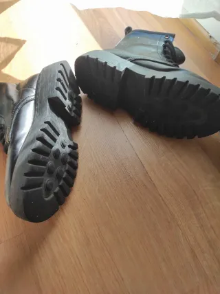 Botas negras estilo Dr. Martens