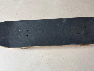 Monopatín Girl, Casco Miller y Rodilleras