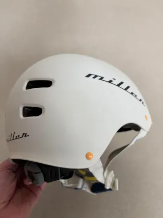 Monopatín Girl, Casco Miller y Rodilleras