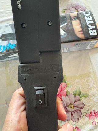 Piastra per capelli BYTEC