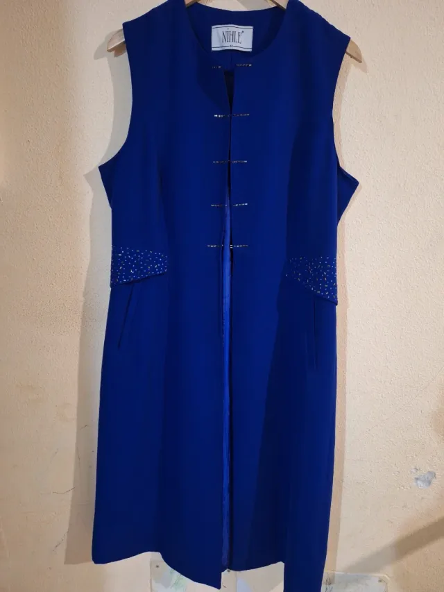Chaleco largo NIHLÉ azul con pedrería