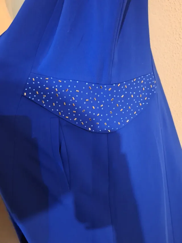 Chaleco largo NIHLÉ azul con pedrería