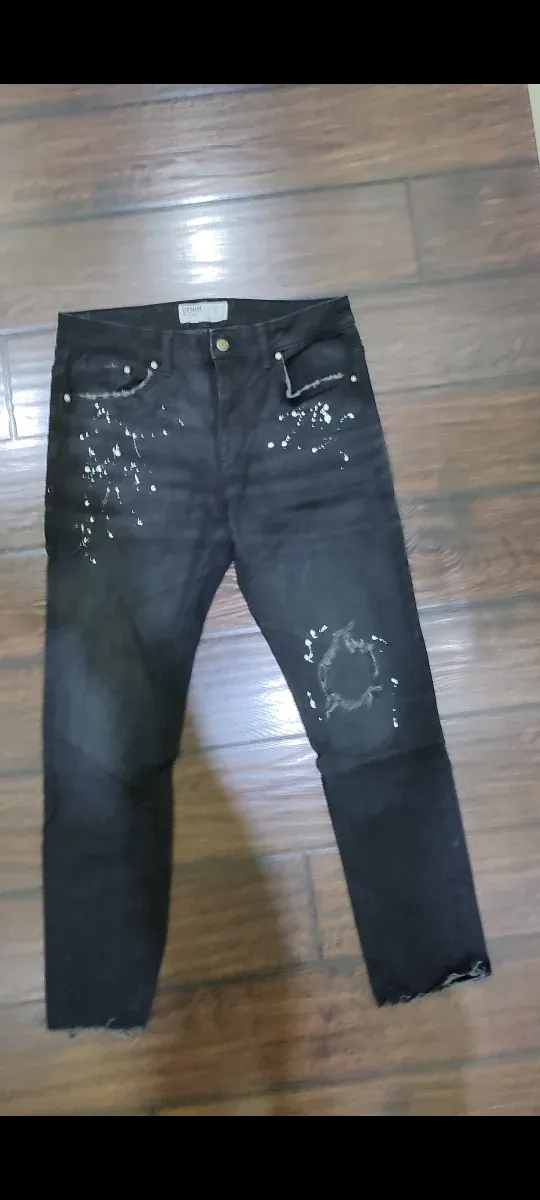 Pantalón vaquero negro