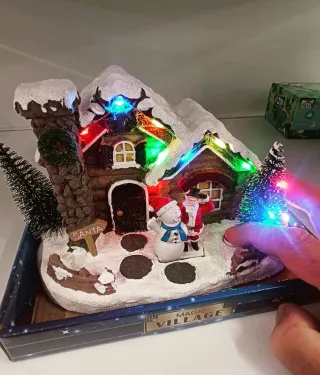 Scena Natalizia Magica con Luci e Musica